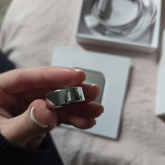 Oura Gen 4 Silver Smart Ring Size 6 - Picture 5 of 5